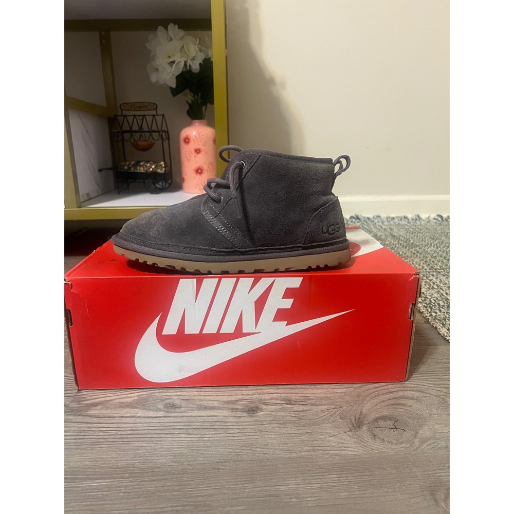 UGG Women's Neumel Gray Suede Ankle Chukka Boots 1094269 Size 8